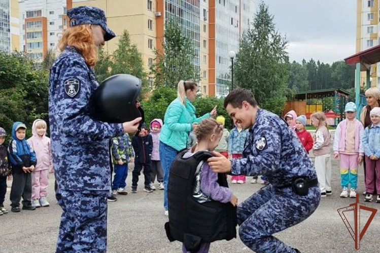 В Сибири завершилась всероссийская акция «Каникулы с Росгвардией»