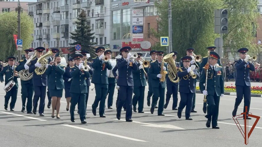 Военнослужащие и сотрудники Центрального округа Росгвардии приняли участие в военных парадах и торжественных шествиях в регионах ЦФО