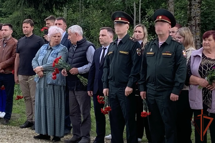 Росгвардейцы приняли участие в церемонии перезахоронения останков воинов Красной армии в Ленинградской области