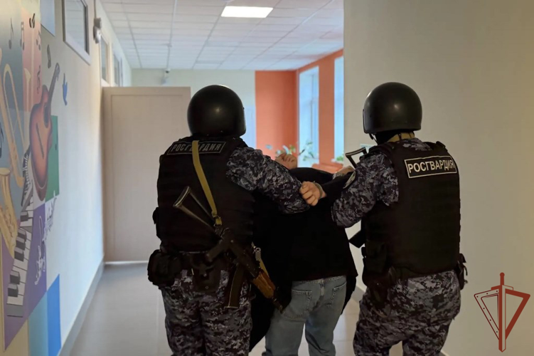 Росгвардия принимает участие в проверках безопасности образовательных учреждений Сибири