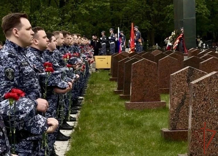 В День Победы росгвардейцы провели масштабную патриотическую акцию в Москве (видео)