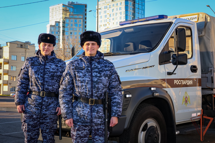 Росгвардейцы обеспечили безопасность матча КХЛ в Санкт-Петербурге