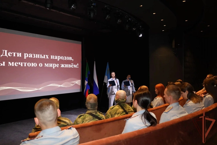 Росгвардейцы приняли участие в памятном вечере, посвященном Году единства народов России