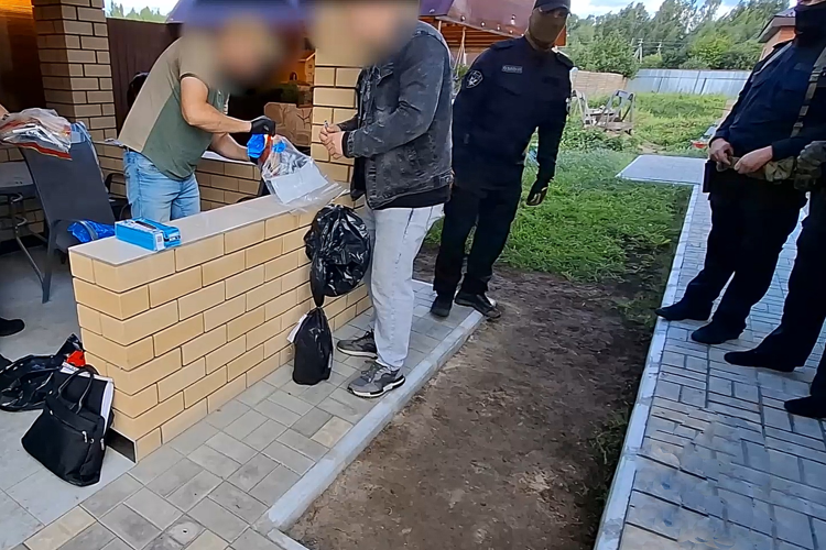 В Татарстане при содействии ОМОН Росгвардии ликвидировали нарколабораторию (видео)