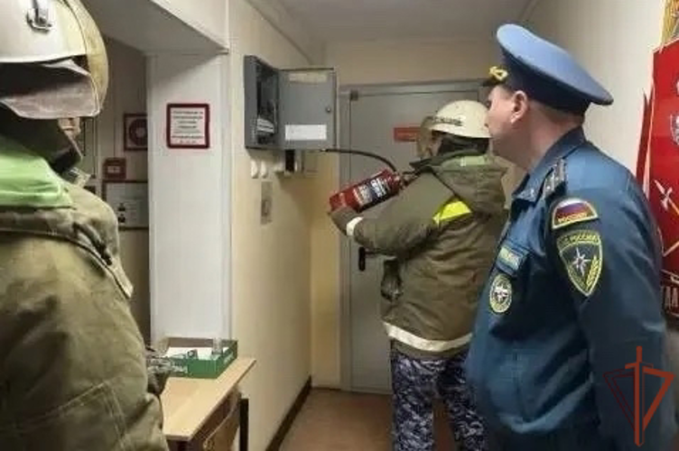В Югре сотрудники Росгвардии и МЧС провели совместную пожарно-тактическую тренировку