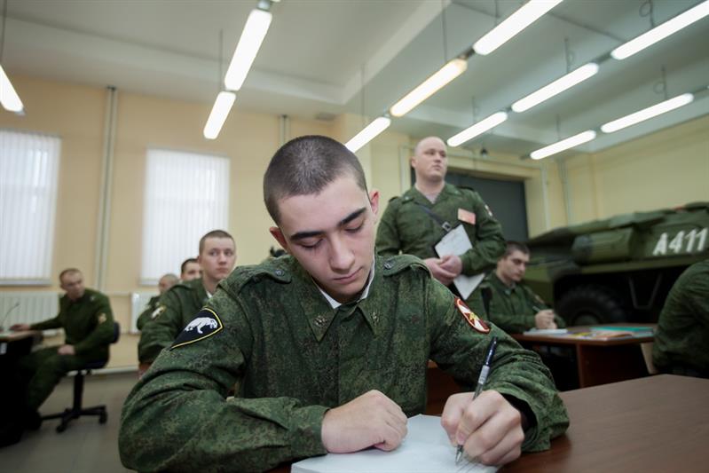 Брифинг генерал-лейтенанта Сергея Ерыгина по актуальным вопросам обеспечения войск Росгвардии современным вооружением и военной техникой 