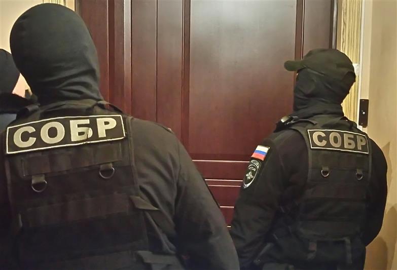 В г. Санкт-Петербурге сотрудники СОБРа Росгвардии задержали граждан, подозреваемых в осуществлении незаконной банковской деятельности