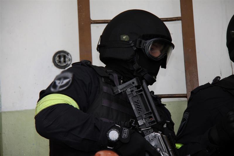 В Архангельске при силовой поддержке бойцов Росгвардии задержаны подозреваемые в покушении на убийство