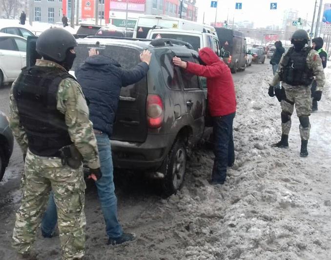 При силовой поддержке СОБРа «Омега» задержаны подозреваемые в телефонном мошенничестве