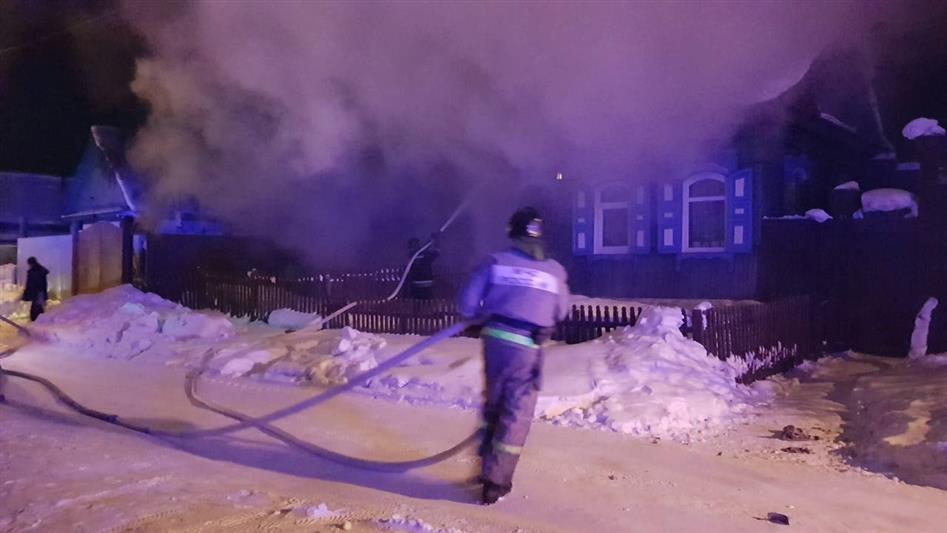 В Улан-Удэ сотрудники Росгвардии спасли людей на пожаре 