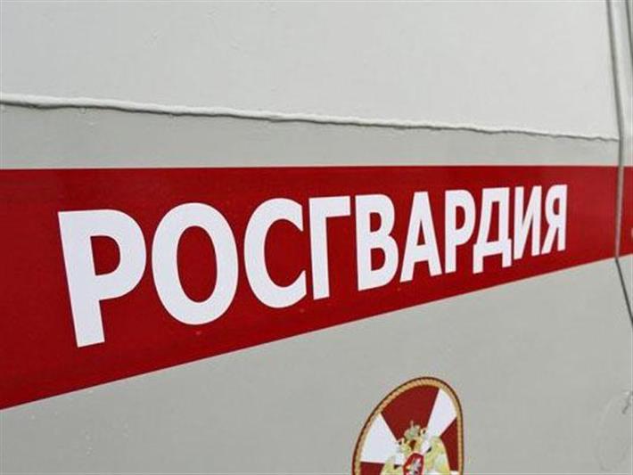 В Кузбассе бойцы Росгвардии помогли мужчине добраться до дома