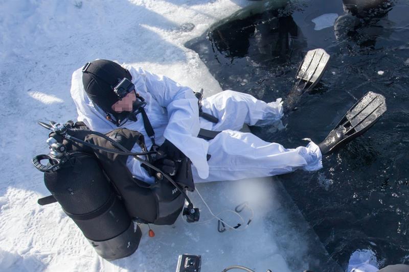 Боевые пловцы Росгвардии показали своё мастерство в ходе брифинга контр-адмирала Андрея Шатаева (фото, видео)