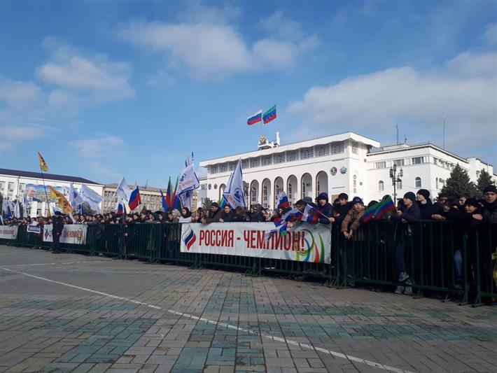 В Дагестане военнослужащие и сотрудники Росгвардии обеспечили охрану общественного порядка во время проведения концерта в поддержку Российских олимпийцев