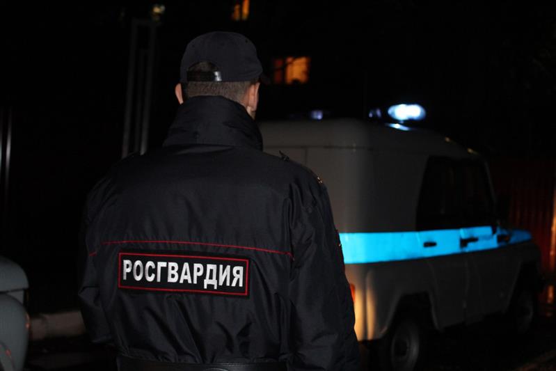 Петербургские росгвардейцы задержали мужчину, который хранил у себя наркотики