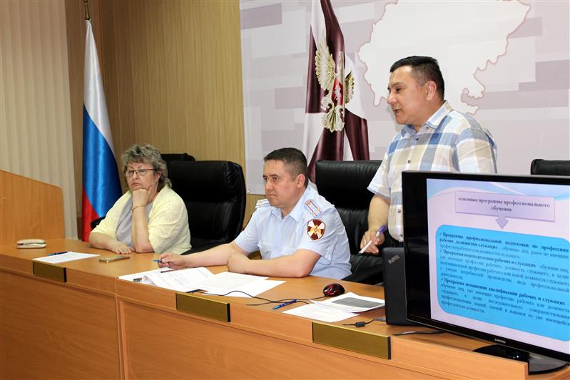 В Оренбурге росгвардейцы проверили профессиональную подготовку частных охранников