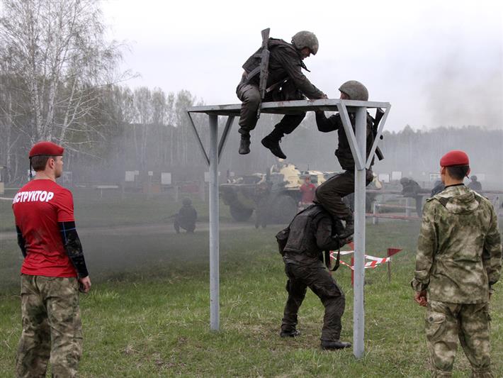 В Новосибирске завершились квалификационные испытания военнослужащих и сотрудников Росгвардии на право ношения крапового берета