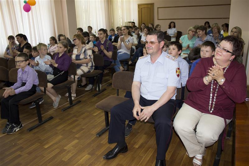 В Иванове, Курске и Орле сотрудниками Росгвардии проведены патриотические акции, приуроченные к Международному дню защиты детей