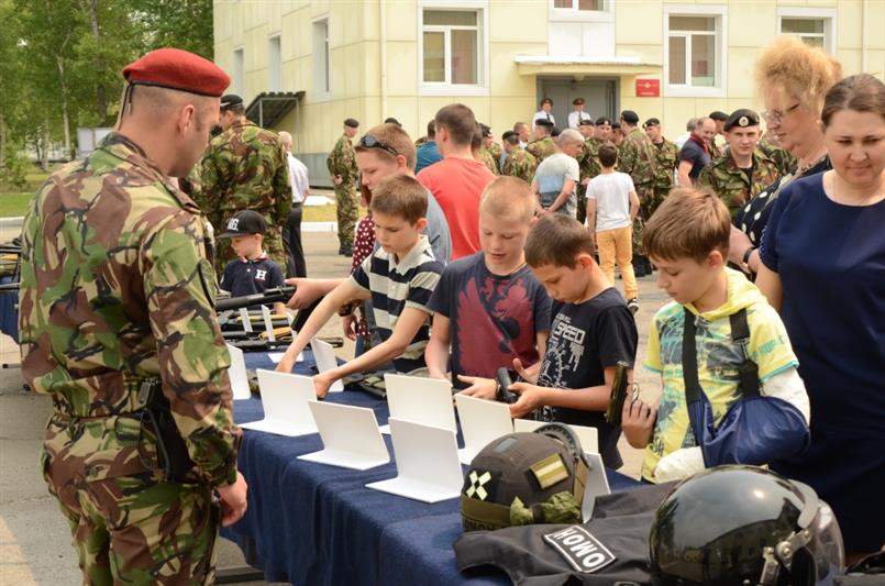 В Хабаровске состоялись торжественные мероприятия, посвященные 25-й годовщине образования отрядов специального назначения Росгвардии