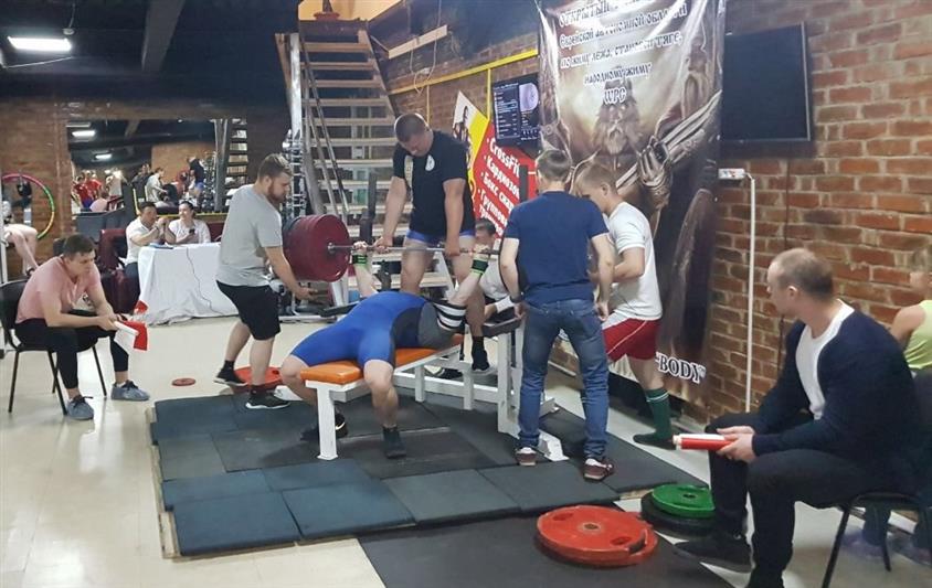 Сотрудники Росгвардии одержали победу на чемпионате Еврейской автономной области по силовым видам спорта 