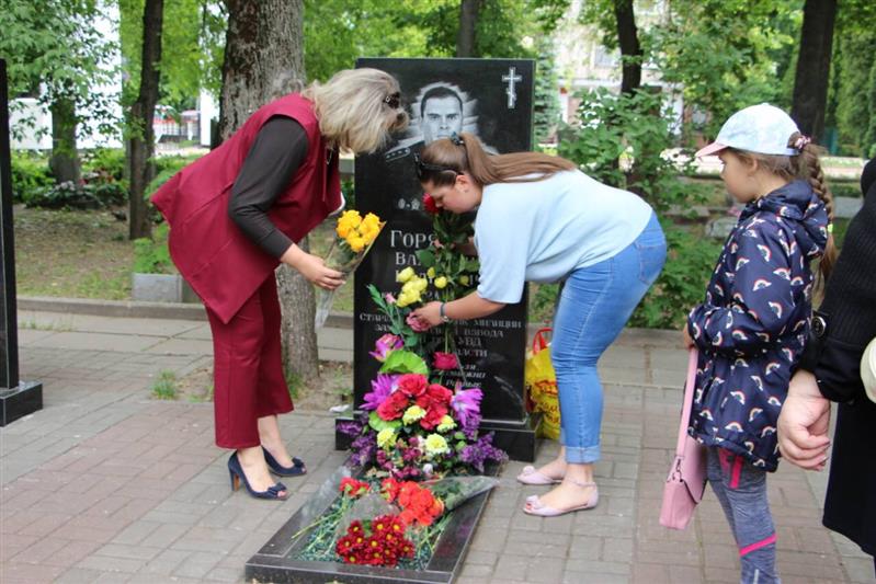 В Курске сотрудники ОМОН почтили память погибшего товарища