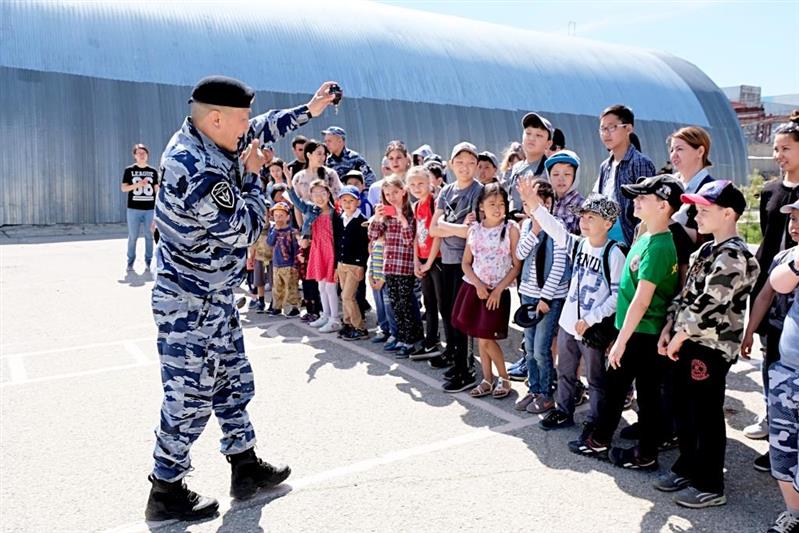 В якутском ОМОН состоялся праздник для детей сотрудников территориального органа Росгвардии