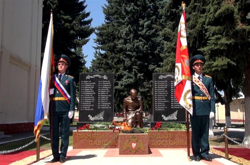 В черменском оперативном батальоне Росгвардии открыт памятник погибшим военнослужащим (видео)