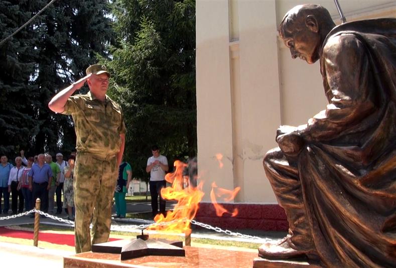 В черменском оперативном батальоне Росгвардии открыт памятник погибшим военнослужащим (видео)
