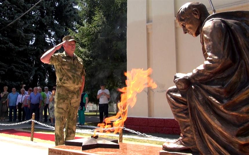 В черменском оперативном батальоне Росгвардии открыт памятник погибшим военнослужащим (видео)