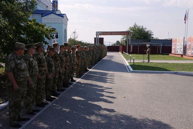 Военнослужащие и сотрудники Северо-Кавказского округа Росгвардии приняли участие в праздничных мероприятиях, посвященных Дню государственного флага России