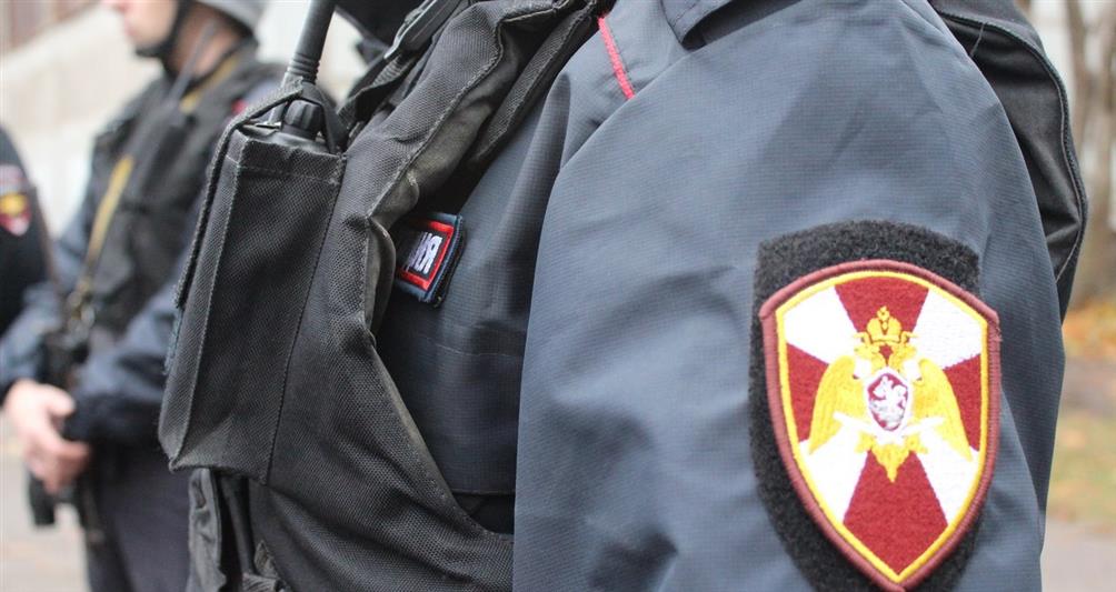 Калининградские росгвардейцы задержали мужчину, стрелявшего по людям из травматического пистолета