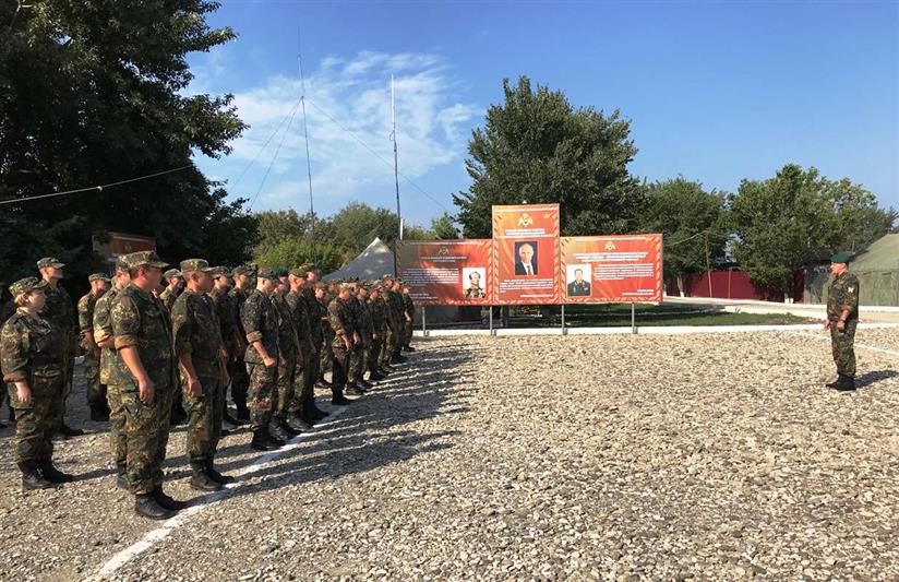 Военнослужащие и сотрудники Северо-Кавказского округа Росгвардии приняли участие в праздничных мероприятиях, посвященных Дню государственного флага России