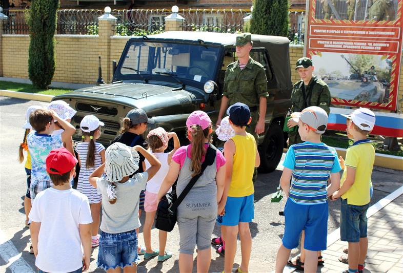 Военнослужащие ростовского батальона Росгвардии провели патриотическое мероприятие для детей из дошкольных учреждений