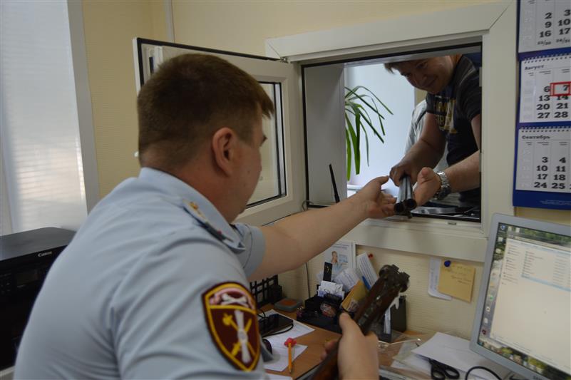 В Орле проходят проверки владельцев оружия 