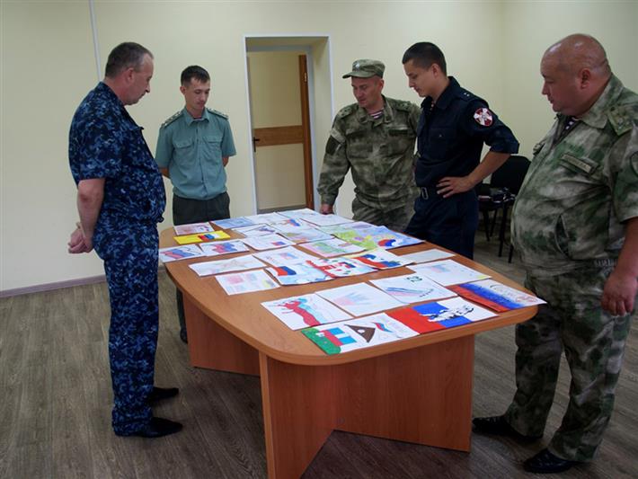В Хакасии ко Дню государственного флага росгвардейцы провели конкурс детских рисунков