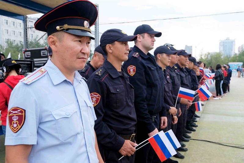 В Восточном округе Росгвардии отметили День государственного флага России 