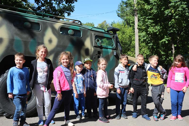 Сотрудники ОМОН провели Всероссийскую акцию «Прокачай лето!» в детско-оздоровительном лагере Олега Кошевого в Хабаровске