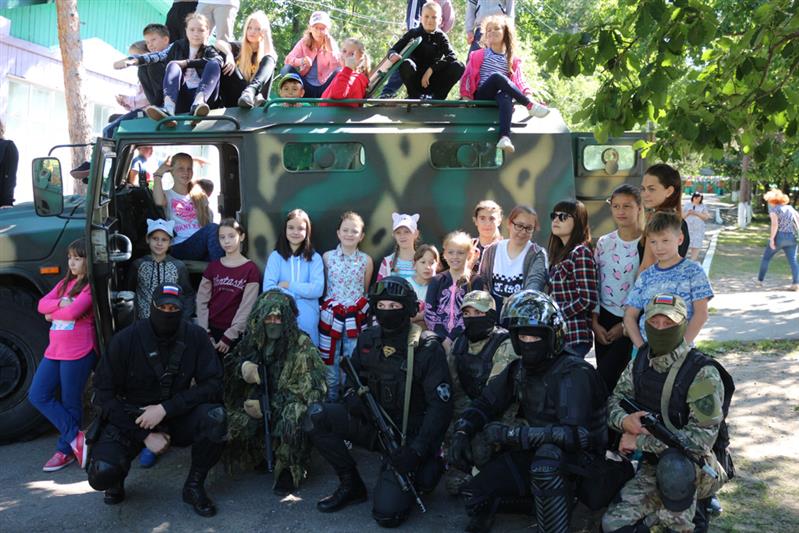 Сотрудники ОМОН провели Всероссийскую акцию «Прокачай лето!» в детско-оздоровительном лагере Олега Кошевого в Хабаровске