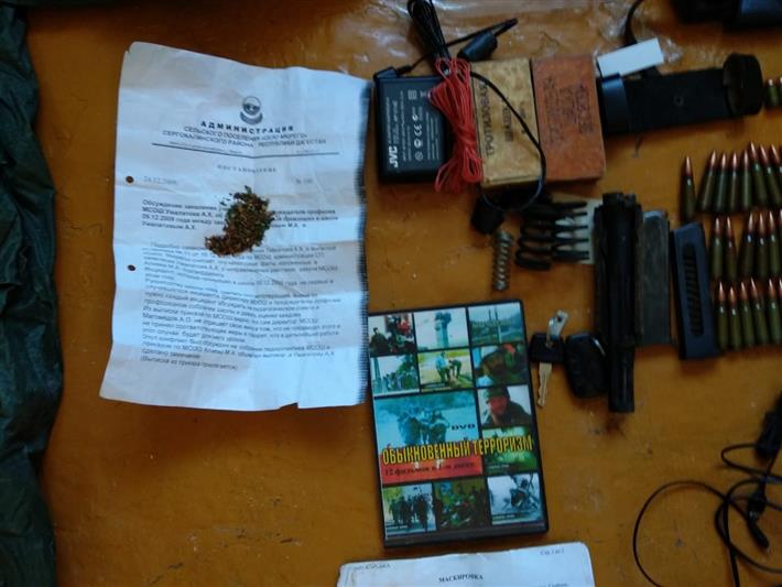 В Дагестане росгвардейцами и полицейскими задержан подозреваемый в незаконном обороте оружия и наркотических средств (видео)