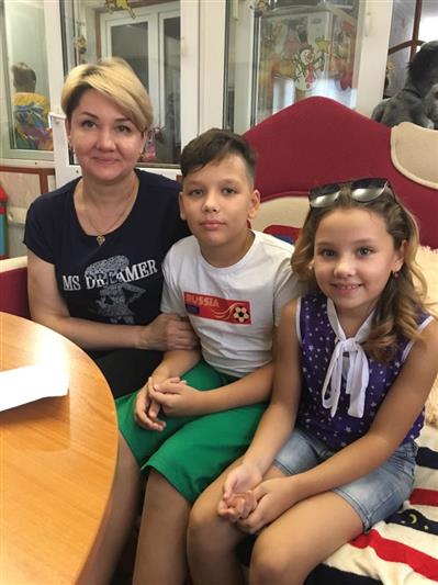 В Дагестане росгвардейцы помогли детям погибших сотрудников подготовиться к школе