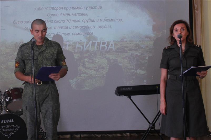 В преддверии 75-летия победы в Курской битве военнослужащие Центрального узла связи встретились с ветераном Великой Отечественной войны (видео)