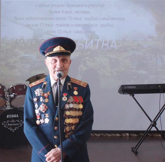 В преддверии 75-летия победы в Курской битве военнослужащие Центрального узла связи встретились с ветераном Великой Отечественной войны (видео)
