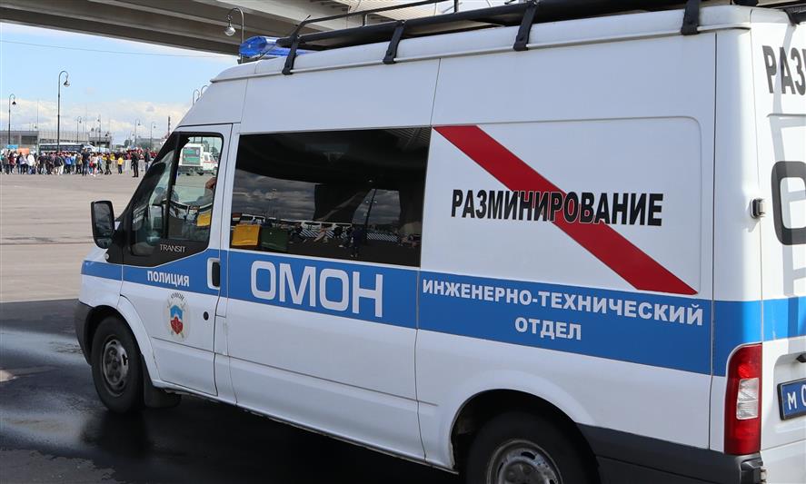 В Санкт-Петербурге взрывотехники ОМОН обследовали боеприпасы, обнаруженные в ходе обыска по уголовному делу об убийстве