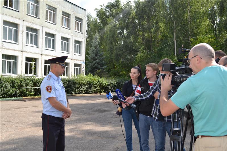 В Северо-Западном округе росгвардейцы проверили готовность школ к учебному году
