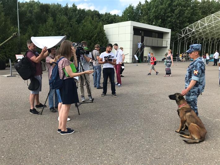 КИНОЛОГИ РОСГВАРДИИ ВПЕРВЫЕ ПРИНЯЛИ УЧАСТИЕ В ДНЕ ФРОНТОВОЙ СОБАКИ НА ПОКЛОННОЙ ГОРЕ