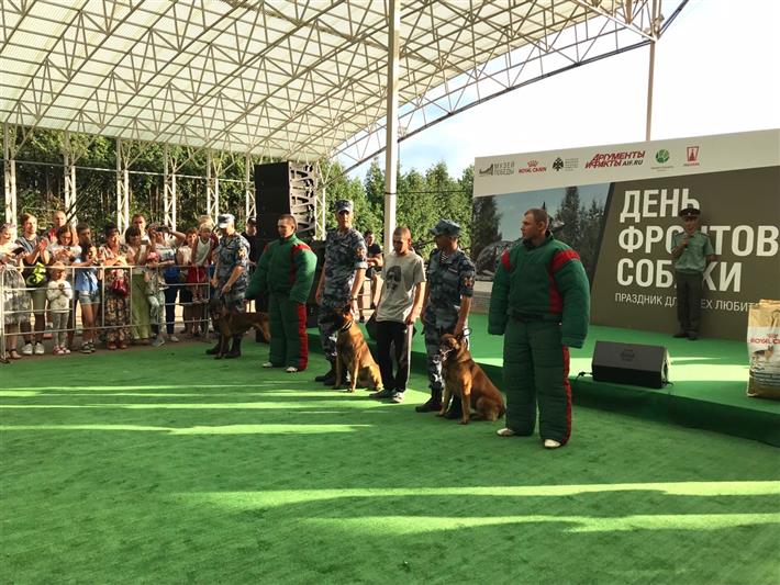 КИНОЛОГИ РОСГВАРДИИ ВПЕРВЫЕ ПРИНЯЛИ УЧАСТИЕ В ДНЕ ФРОНТОВОЙ СОБАКИ НА ПОКЛОННОЙ ГОРЕ