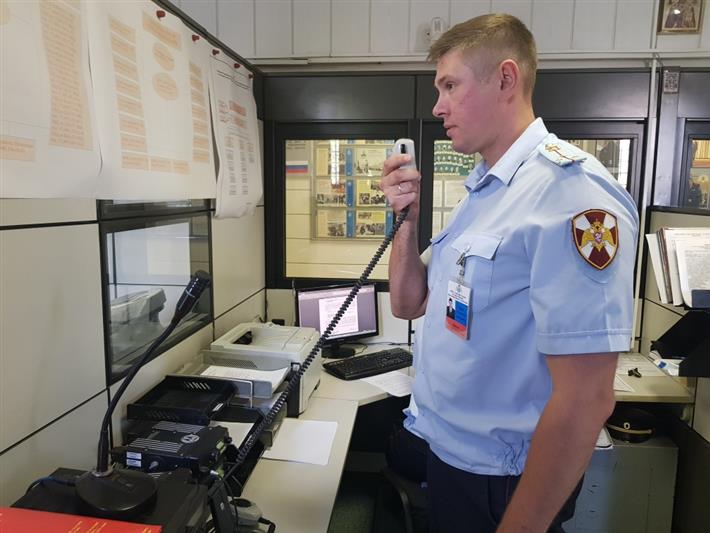 В Москве сотрудники вневедомственной охраны задержали мужчину, переносившего крупную партию наркотиков