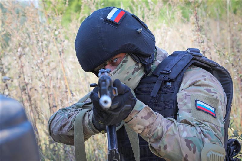 В Белгородской области прошли тактико-специальные учения ОМОН, приуроченные к 70-летию Героя России генерала Анатолия Романова