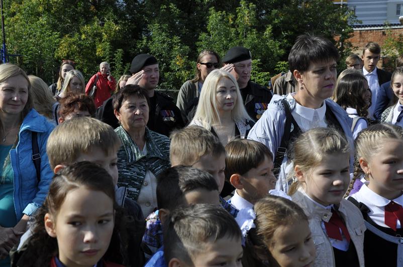Приволжские росгвардейцы поздравили учащихся с Днём знаний