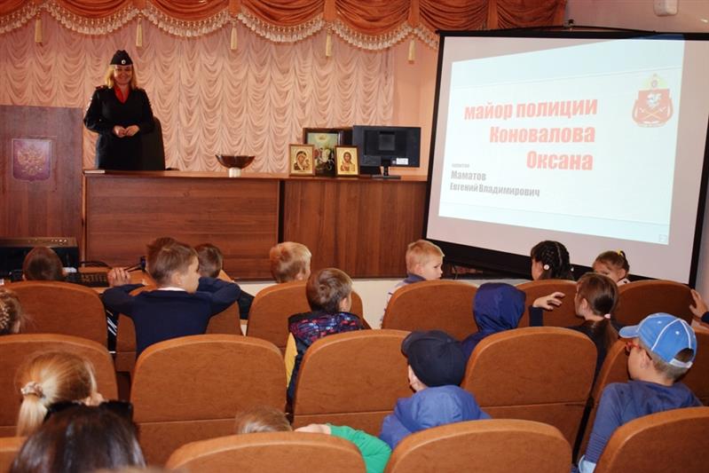 Дети военнослужащих Уральского округа Росгвардии «Прокачали лето» повторением правил дорожного движения