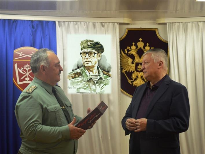 Многократный чемпион мира по шахматам Анатолий Карпов посетил тюменский Центр подготовки личного состава кинологической службы Росгвардии 